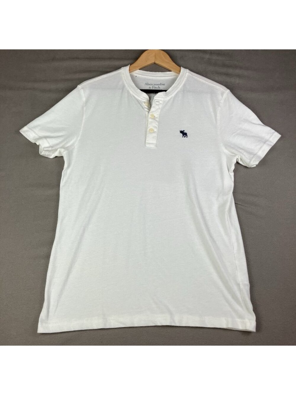 Abercrombie & Fitch Men’s Size M Henley Shirt Short Sleeve White Moose Logo